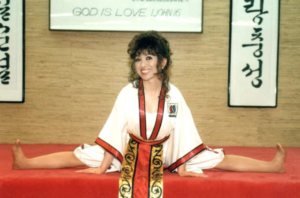 Tae Yun Kim demonstrating a seated split